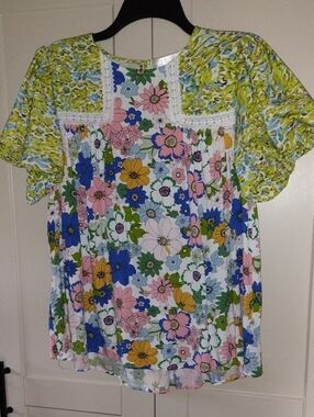 Women's Floral Lace-Yoke Short Sleeve Blouse - Multi Floral